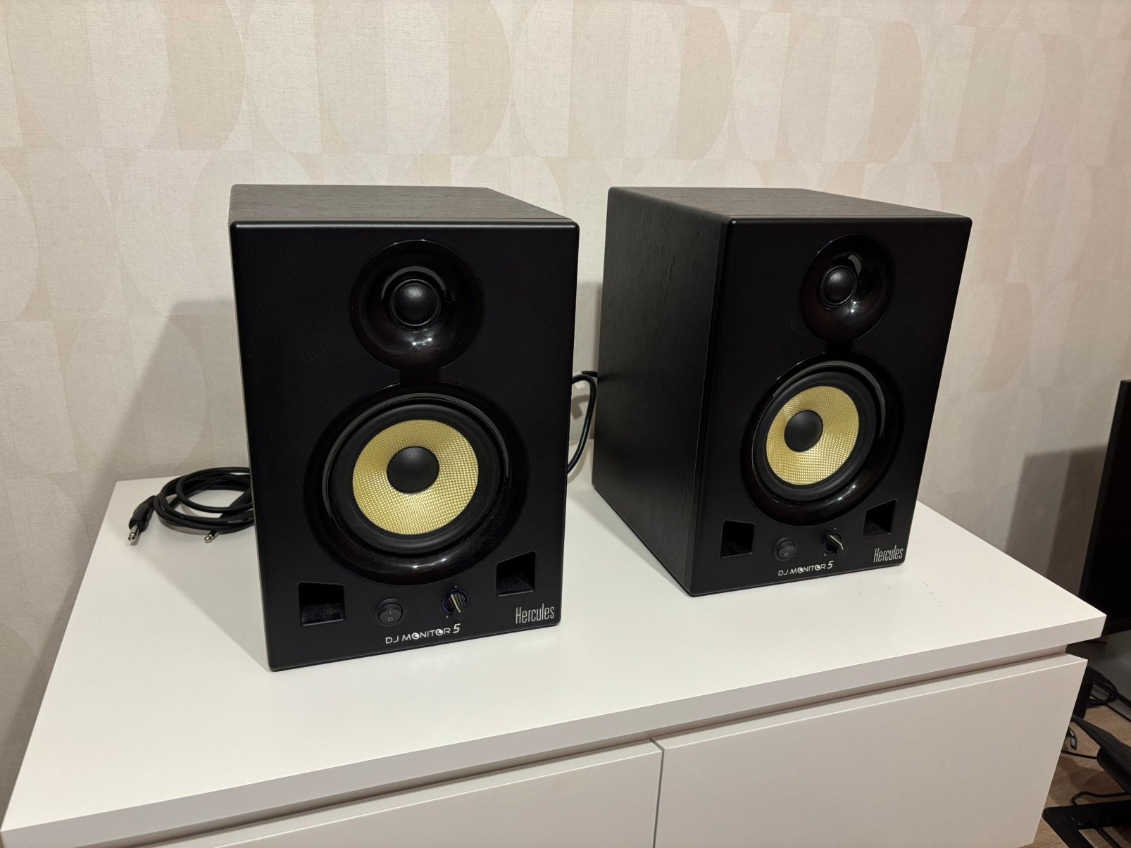 Foto 9 van Pioneer DDJ-SR DJ Controller (evt met complete set-up)