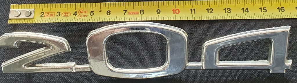 Peugeot 204 embleem, Verzamelen, Verzenden, Zo goed als nieuw, Auto's