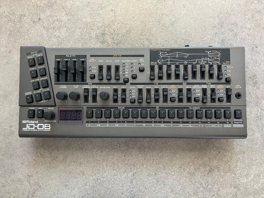 Roland JD-08    27-09-2025 is als nieuw., Muziek en Instrumenten, Roland, Zo goed als nieuw, Met midi-aansluiting, Overige aantallen
