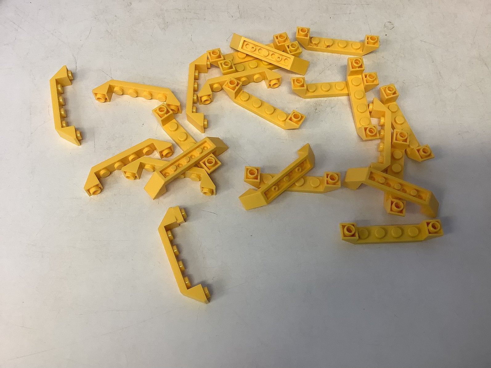 Lego dakpan 45 6x1 dubbel omgekeerd met 1x4 uitsparing geel, Ophalen of Verzenden, Gebruikt, Losse stenen, Lego