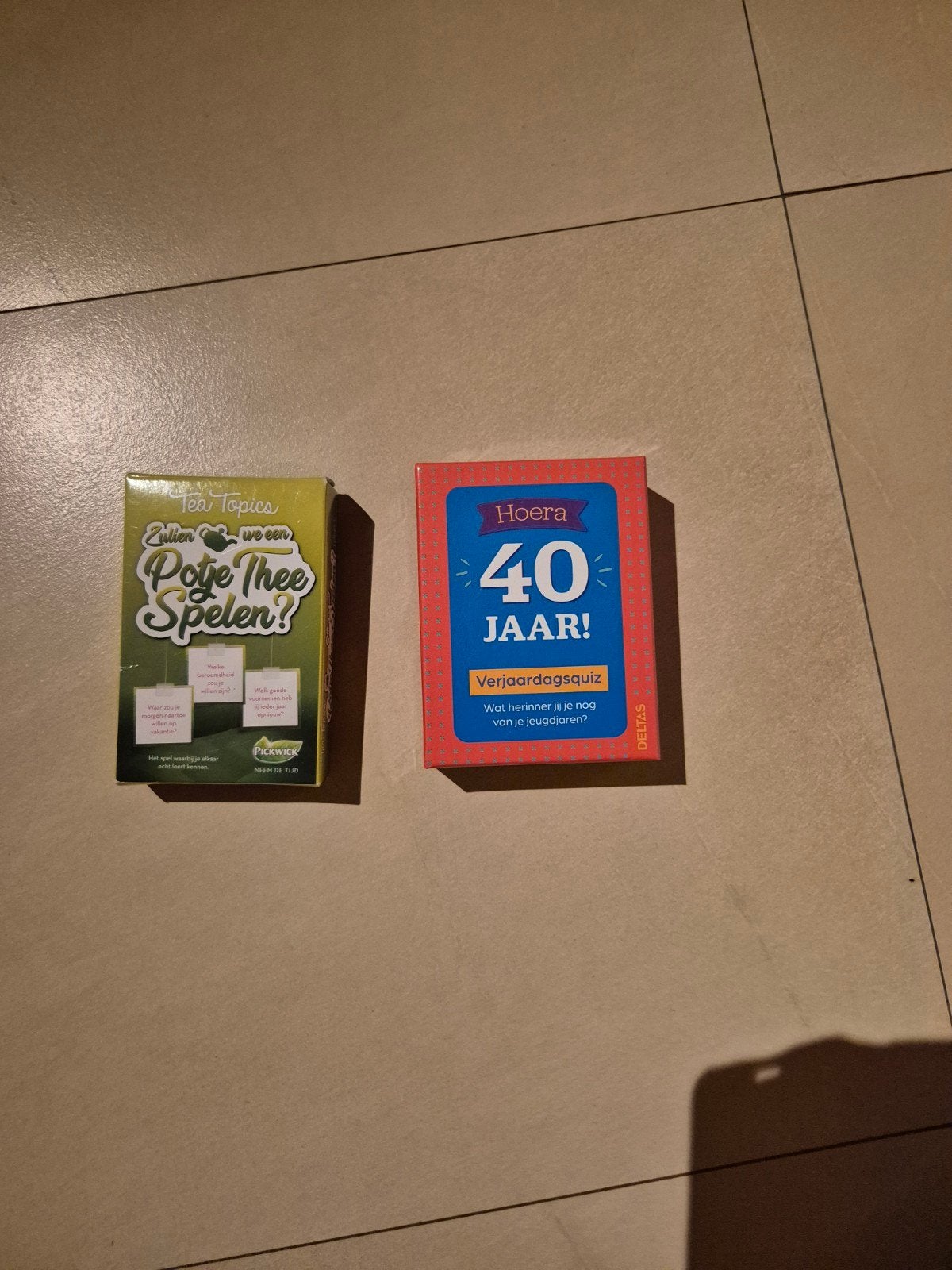 Hoera 40 Jaar! Verjaardagsquiz & Tea Topics Spel, Drie of vier spelers, Ophalen, Zo goed als nieuw, Deltas, Pickwick