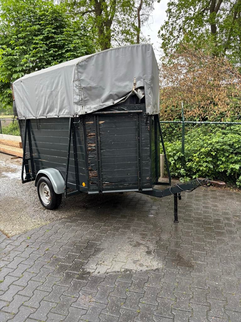 Veekar shapen of pony s voor achter de trekker of shovel, Ophalen