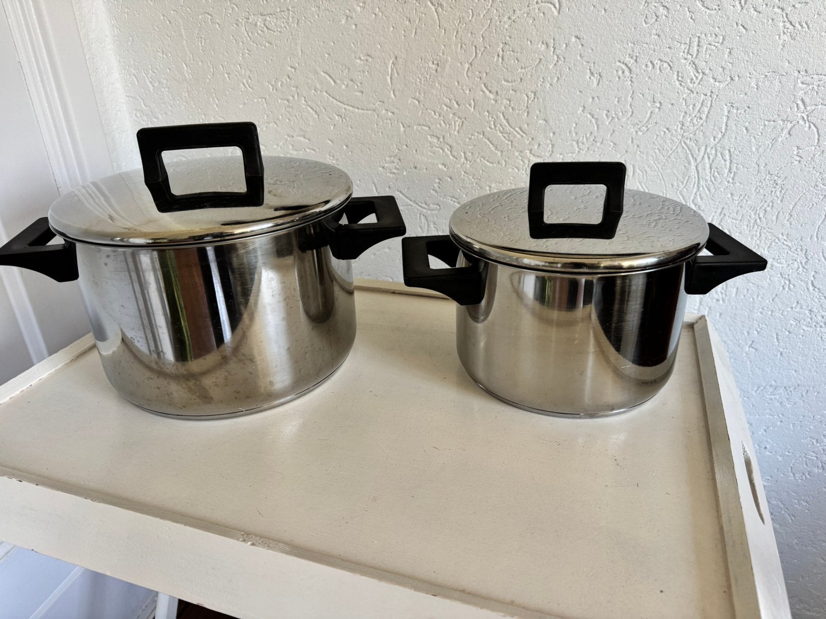 2 pannen met deksels van Ikea. Doorsnede 19 en 23 cm, Met deksel, Pannenset, Ophalen of Verzenden, IKEA