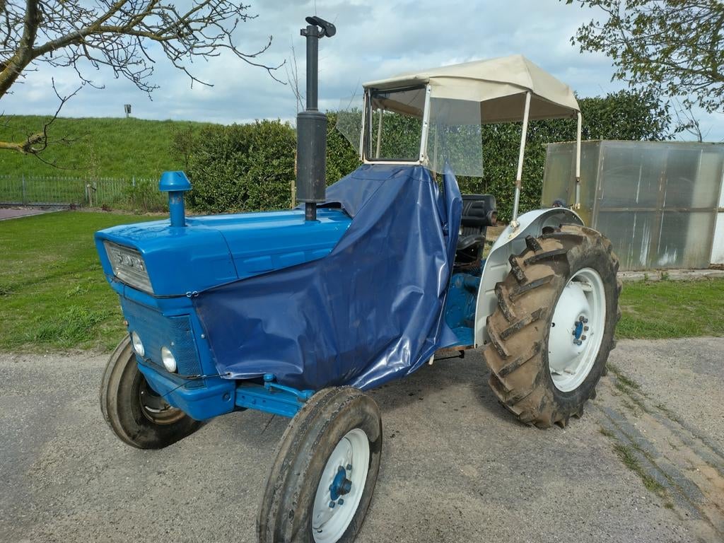 Te koop ford 2000 en mf 35 4 cilinder, Zakelijke goederen, Agrarisch | Tractoren, Ophalen of Verzenden, Gebruikt, Tot 80 Pk, Ford