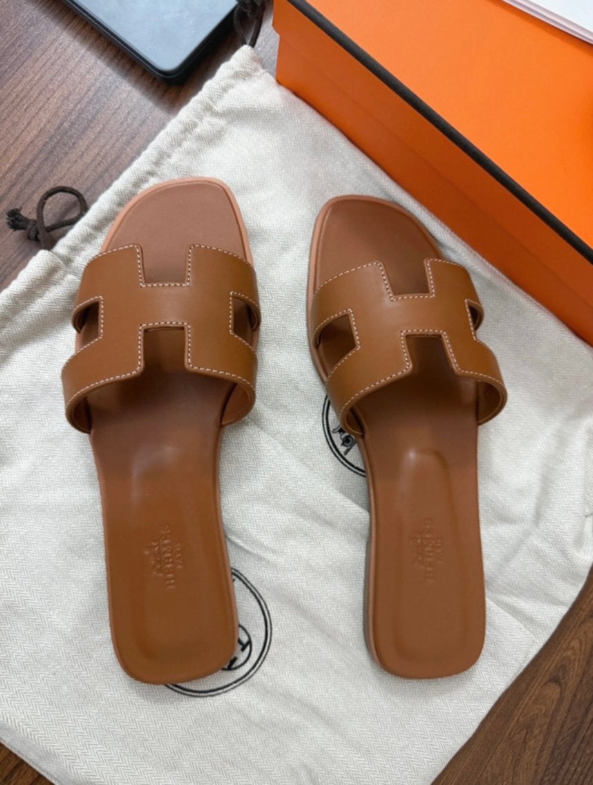 Hermes Slippers Dames, Slippers, Bruin, Nieuw, Ophalen of Verzenden