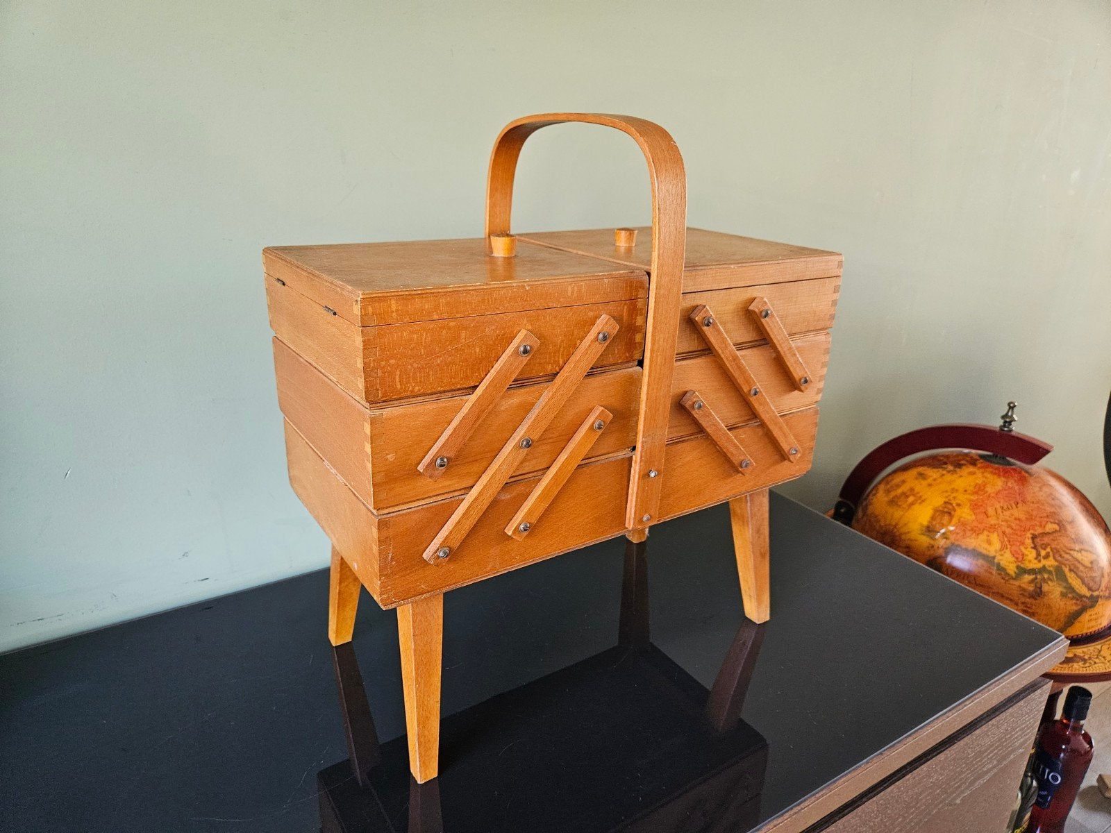 Vintage houten naaimand / naaidoos op pootjes, Ophalen of Verzenden