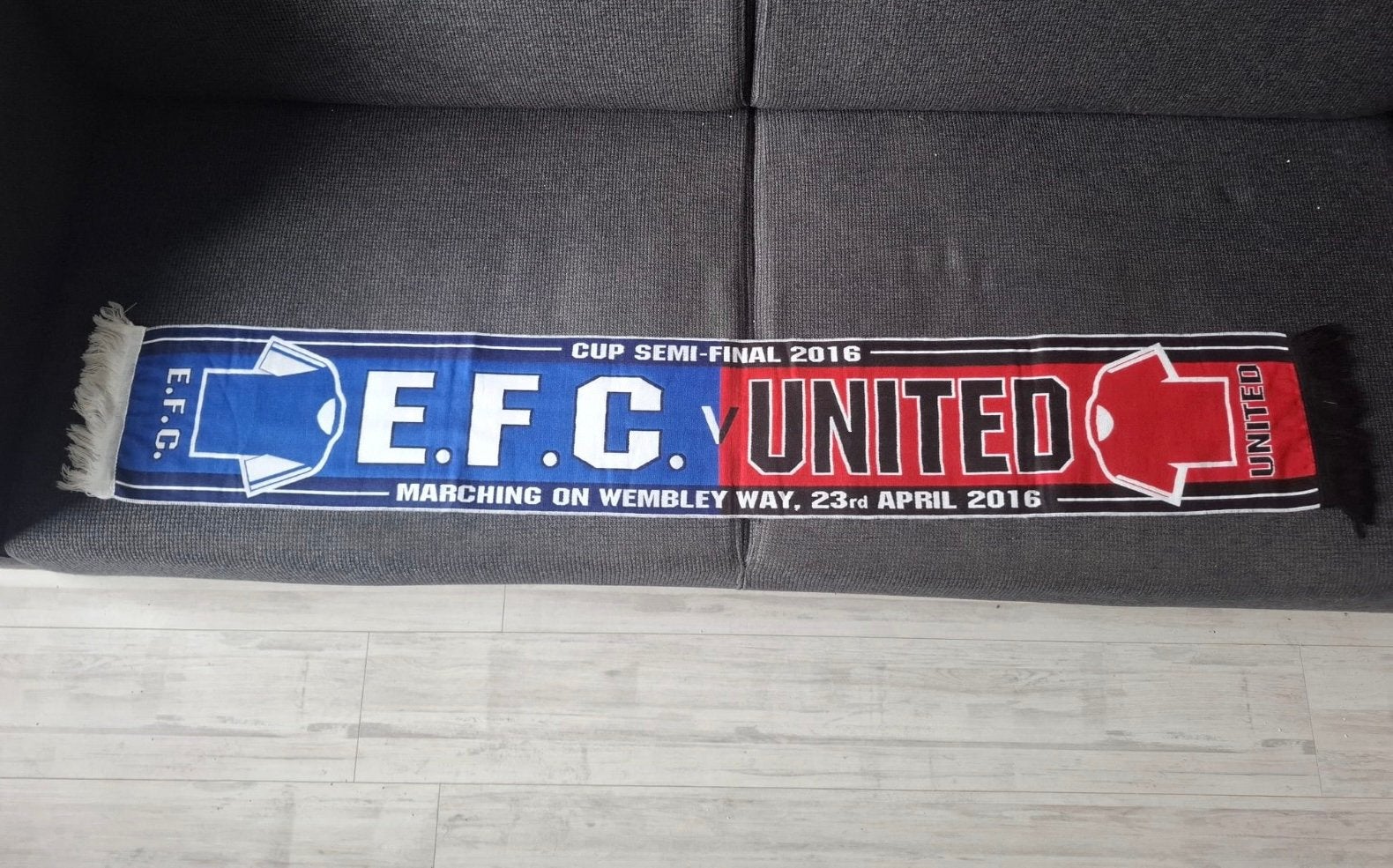 Everton Manchester United sjaal, Verzamelen, Ophalen of Verzenden, Zo goed als nieuw, Buitenlandse clubs, Vaantje of Sjaal