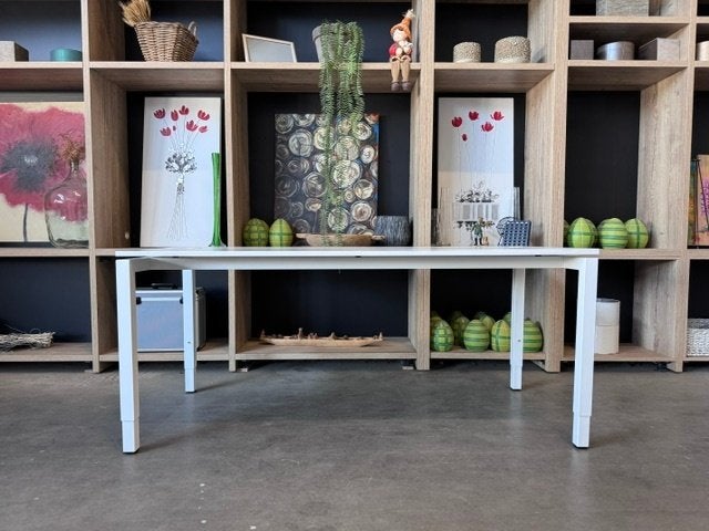 Instelbaar bureau / tafel met schroef, 75€/st, 2st, Demontabel, Gebruikt, 180 cm, Spaanplaat of MDF