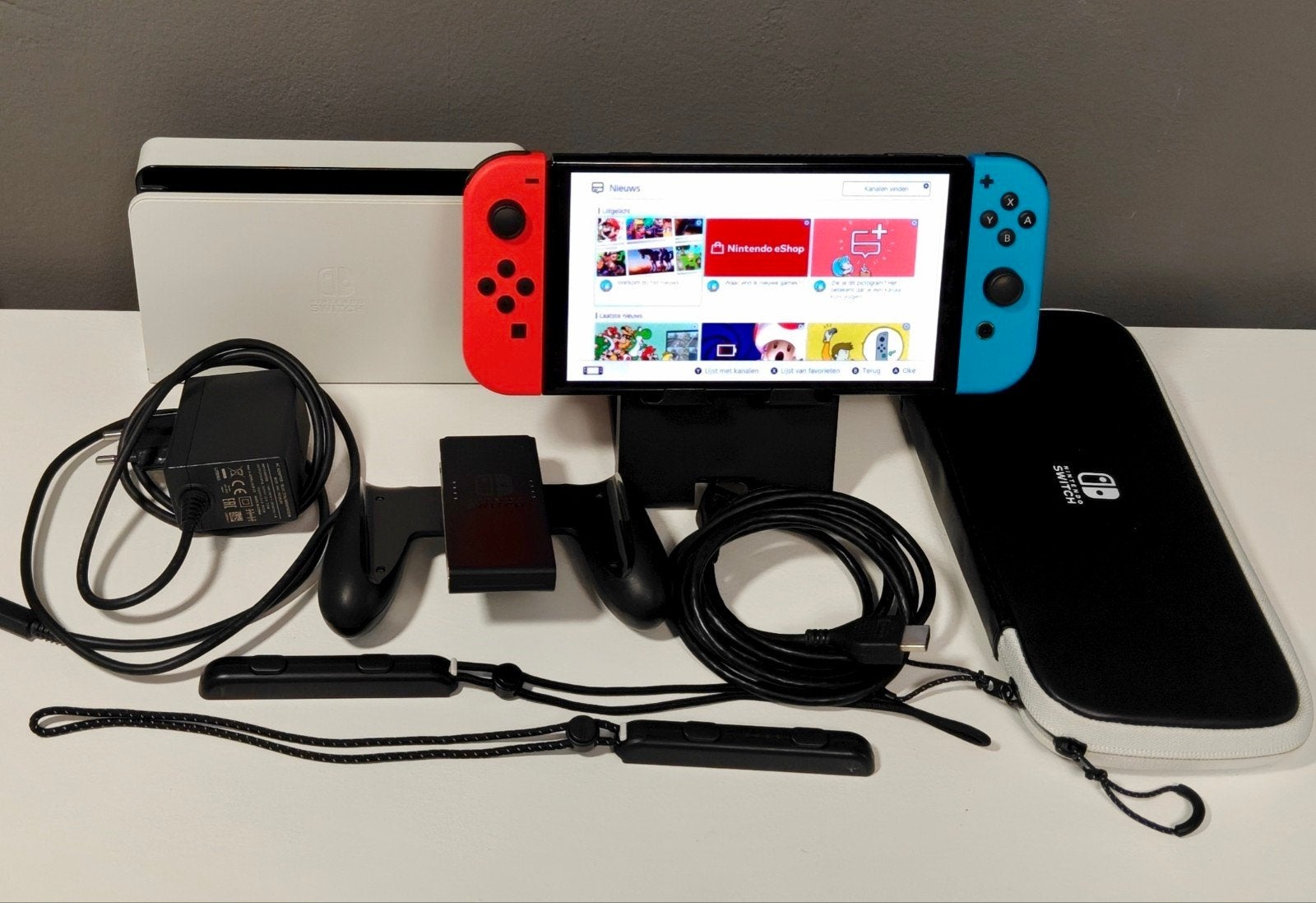 Nintendo Switch OLED, Switch OLED, Ophalen of Verzenden, Nintendo Co., Ltd., Met 2 controllers