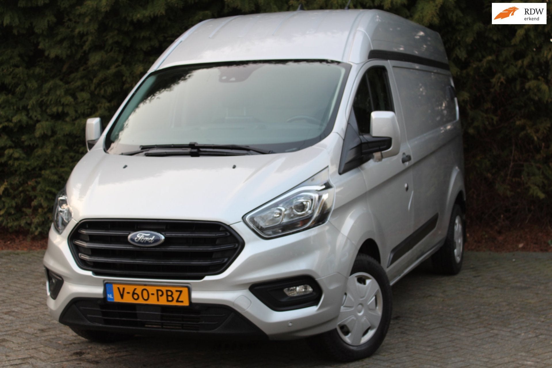 Ford TRANSIT CUSTOM 300 2.0 TDCI L2H2 Trend 170PK | Airco |, Auto's, 4 cilinders, 2800 kg, Bedrijf, 2 stoelen