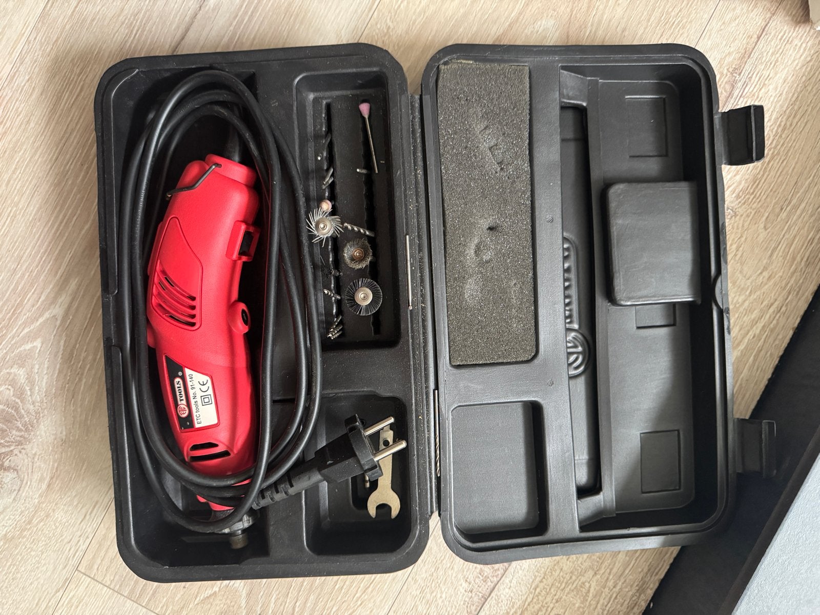 Multitool met accessoires in koffer, Ophalen of Verzenden, Gebruikt, Multitool, Overige merken