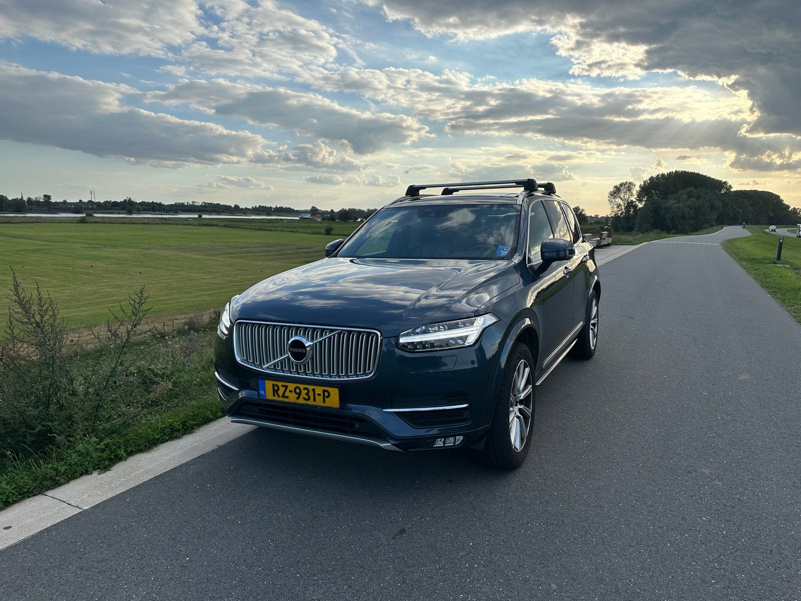 Volvo XC90 D5 Vol opties, 4 cilinders, 1969 cc, Blauw, 7 stoelen