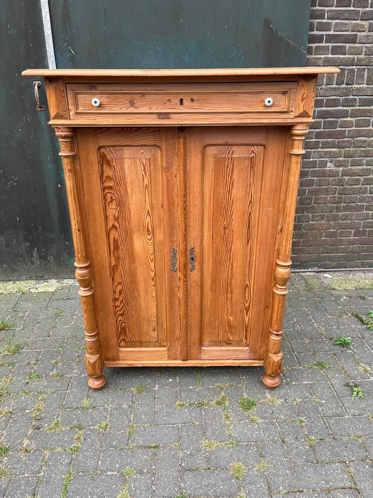 Antiek grenen meidenkast, Ophalen