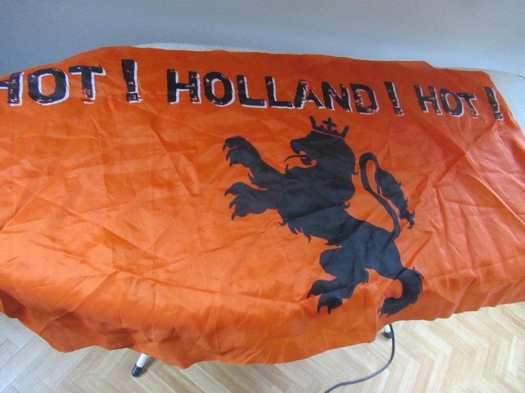 ORANJE VLAG - HOT ! HOLLAND ! HOT ! Pringles / wk voetbal, Ophalen of Verzenden, Nieuw, Versiering, Oranje of Koningsdag