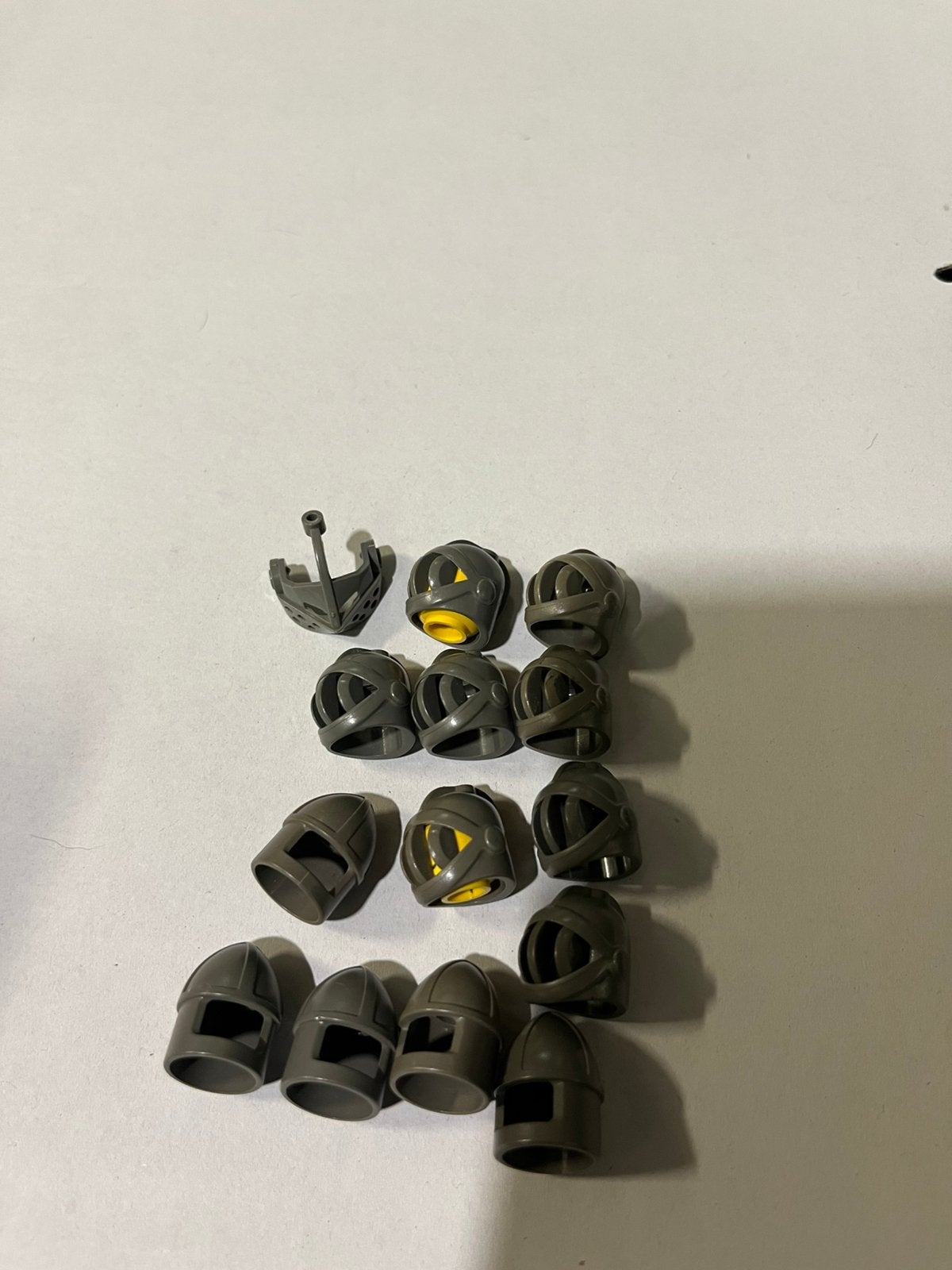 14x Lego castle helmets darkgray, Ophalen of Verzenden, Zo goed als nieuw