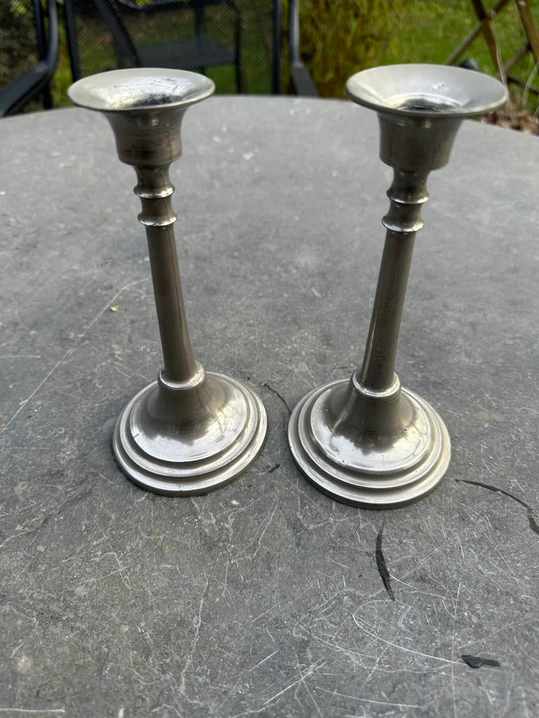 Twee vintage prachtige tinnen kandelaars, Antiek en Kunst, Antiek | Kandelaars, Overige materialen, Ophalen of Verzenden