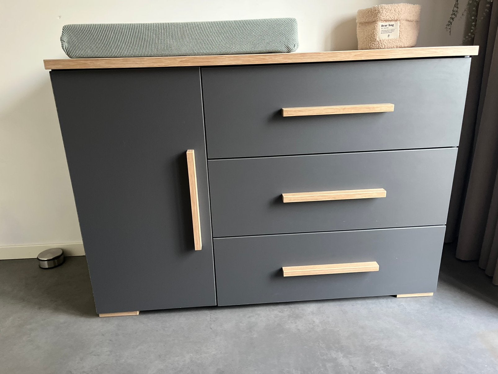 Commode en ledikant grijs, Kinderen en Baby's, Ophalen, 50 tot 70 cm, Opstaande rand, 100 cm of meer