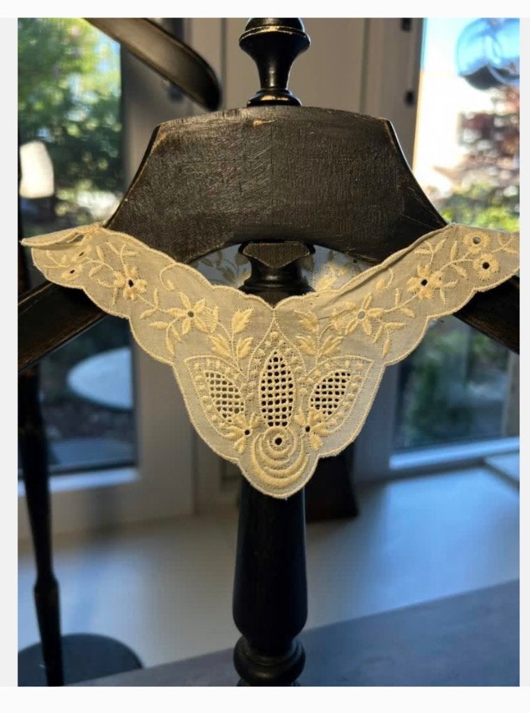 Klein vintage poppen baby kraagje halslijn 26 cm, Antiek en Kunst, Antiek | Kleding en Accessoires, Ophalen of Verzenden
