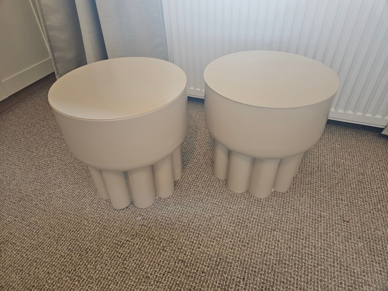 2 stuks metalen bijzettafel met deksel. Beige., Minder dan 55 cm, Rond, Zo goed als nieuw, Ophalen