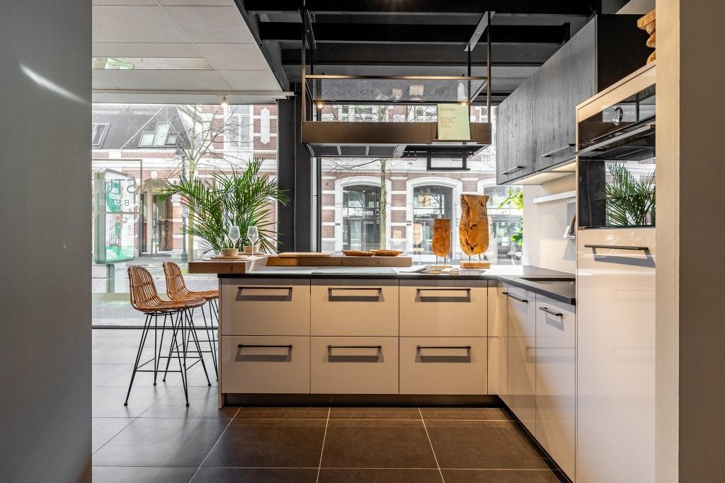 Witte hoogglans hoek keuken met zitbar, Ophalen, Wit, Hoekkeuken, Graniet of Steen