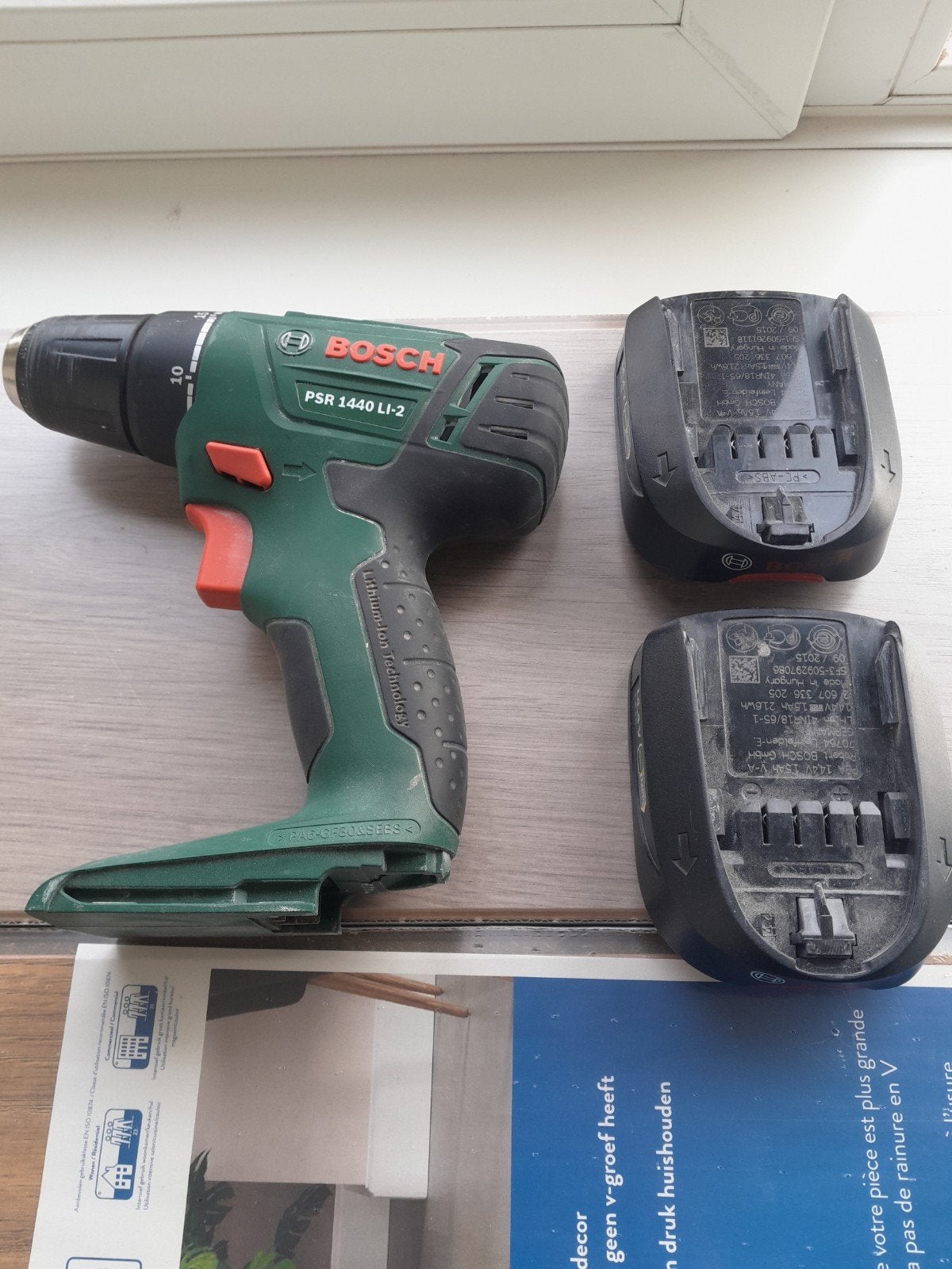 Bosch PSR 1440 LI-2 Boormachine met 2 Accu's en Lader, Gebruikt, Variabele snelheid, Ophalen of Verzenden, Boor- en Schroefmachine