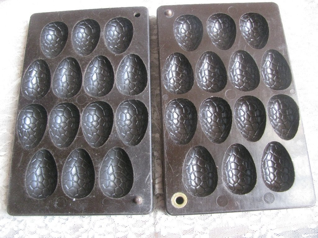 Oude Dubbele Bakeliet ? Chocoladevorm voor 14 Paaseitjes, Antiek en Kunst, Verzenden