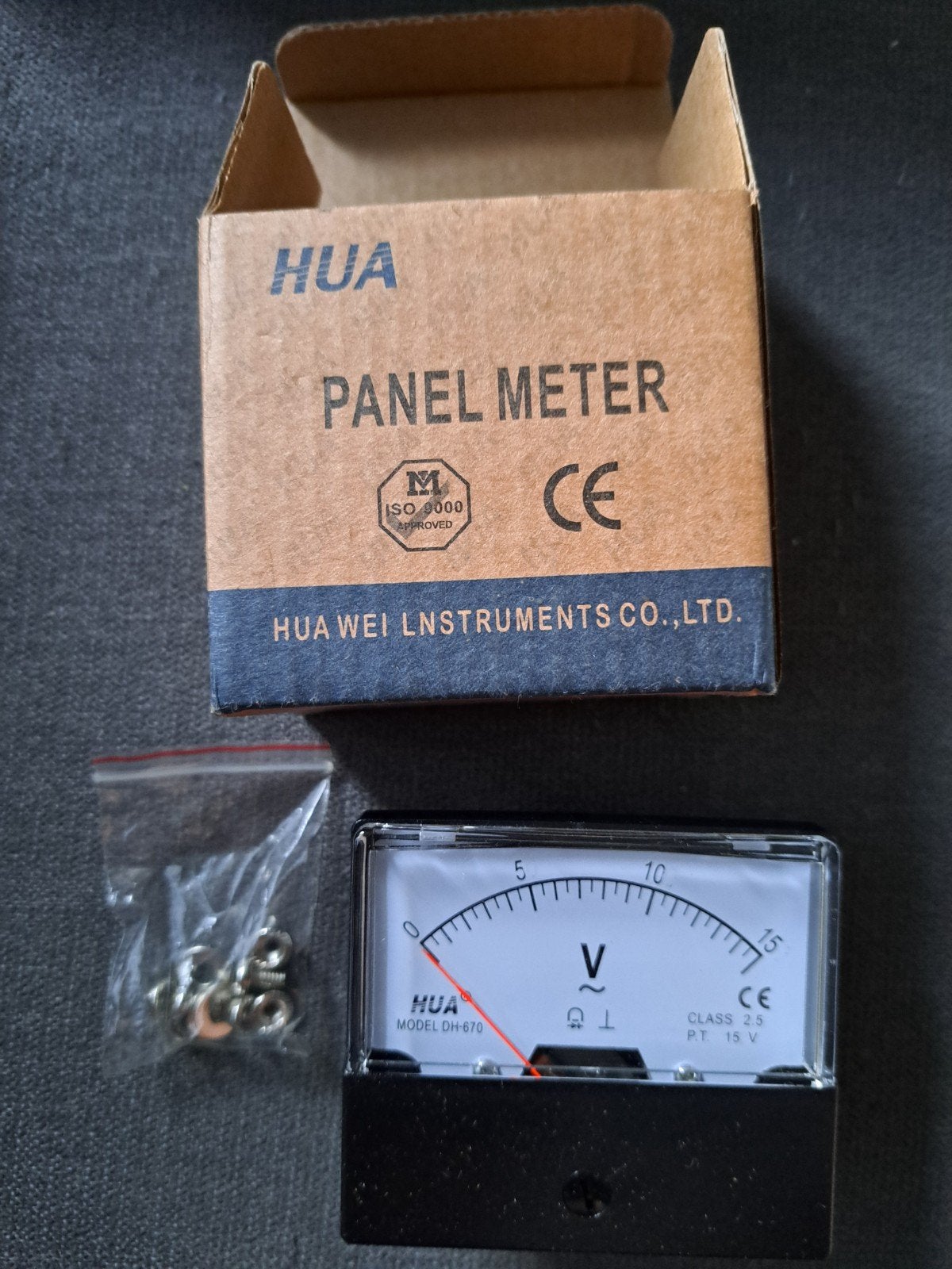 Nieuwe HUA DH-670 Voltmeter - Paneelmeter 15V, Ophalen of Verzenden