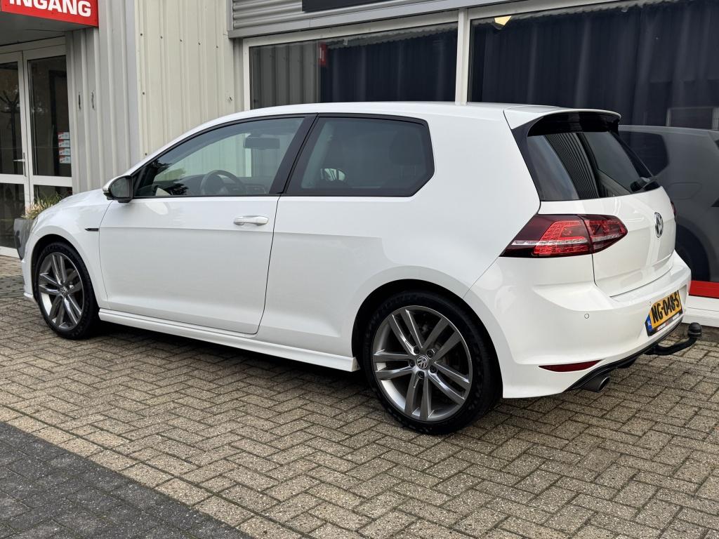 Volkswagen Golf 1.2 TSI | R-LINE | CAMERA | CRUISE | STOELVE, Gebruikt, Euro 6, 4 cilinders, Met garantie (alle)
