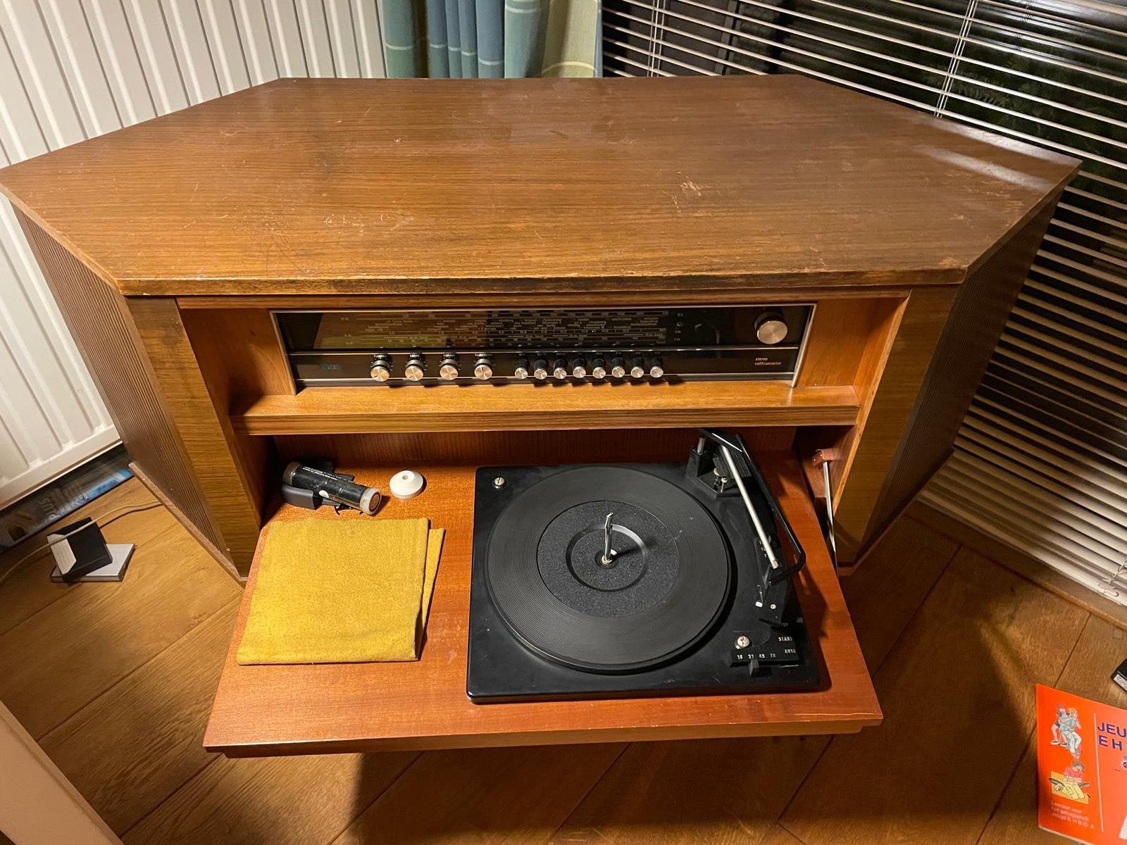 Vintage radiomeubel met platenspeler, Ophalen