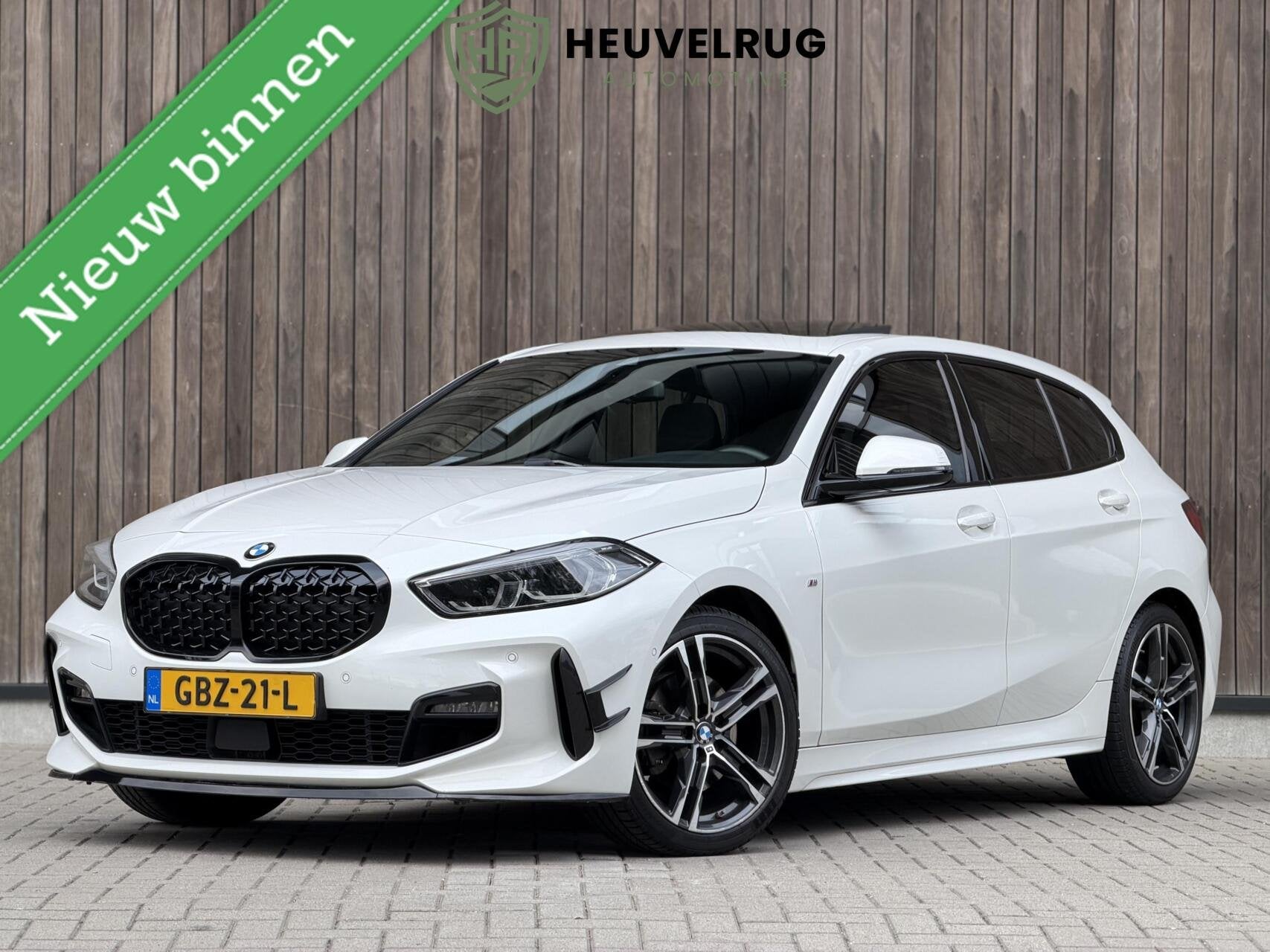 BMW 1-serie 118i M Sport High Executive | PANORAMADAK | SFEE, Auto's, Achterwielaandrijving, Gebruikt, 4 cilinders, Wit