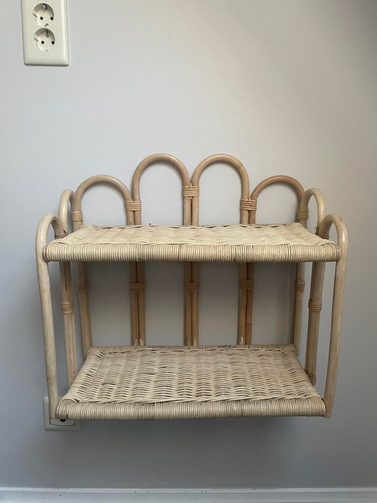 Rotan nachtkastje (hang), Huis en Inrichting, Woonaccessoires | Krantenbakken en Lectuurbakken, Ophalen of Verzenden, Zo goed als nieuw