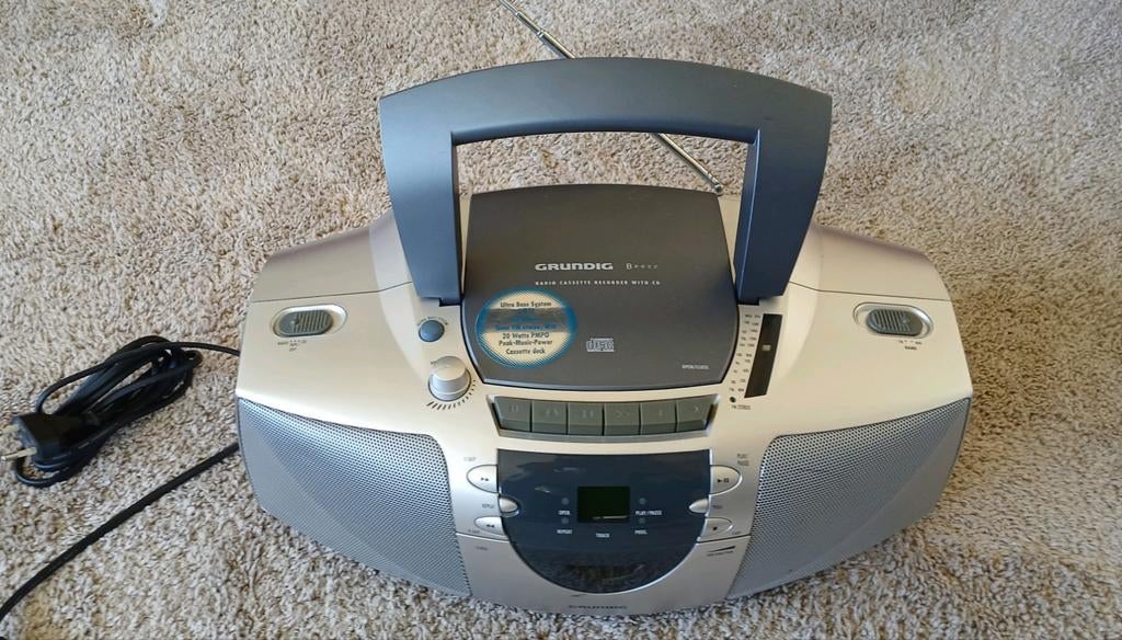 Grundig ghettoblaster met Radio, CD en cassettedeck, Ophalen of Verzenden, Gebruikt, Radio, Met cd-speler
