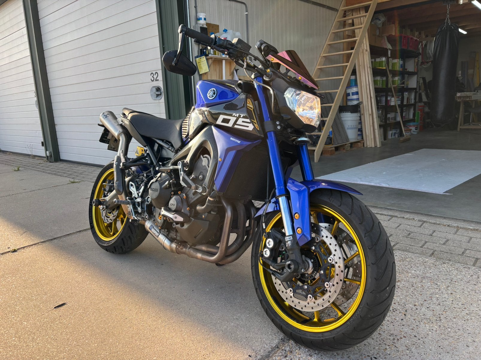 Yamaha MT-09 2015 | Öhlins | Akrapovič | Chiptune, Motoren, Motoren | Yamaha, Particulier, Naked bike