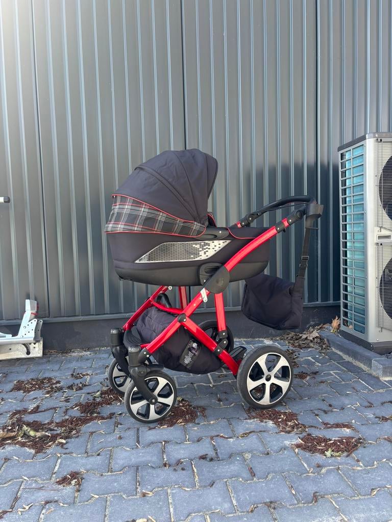Unieke orginele volkswagen GTI kinderwagen, Kinderen en Baby's, Zo goed als nieuw, Combiwagen, Verstelbare duwstang, Ophalen
