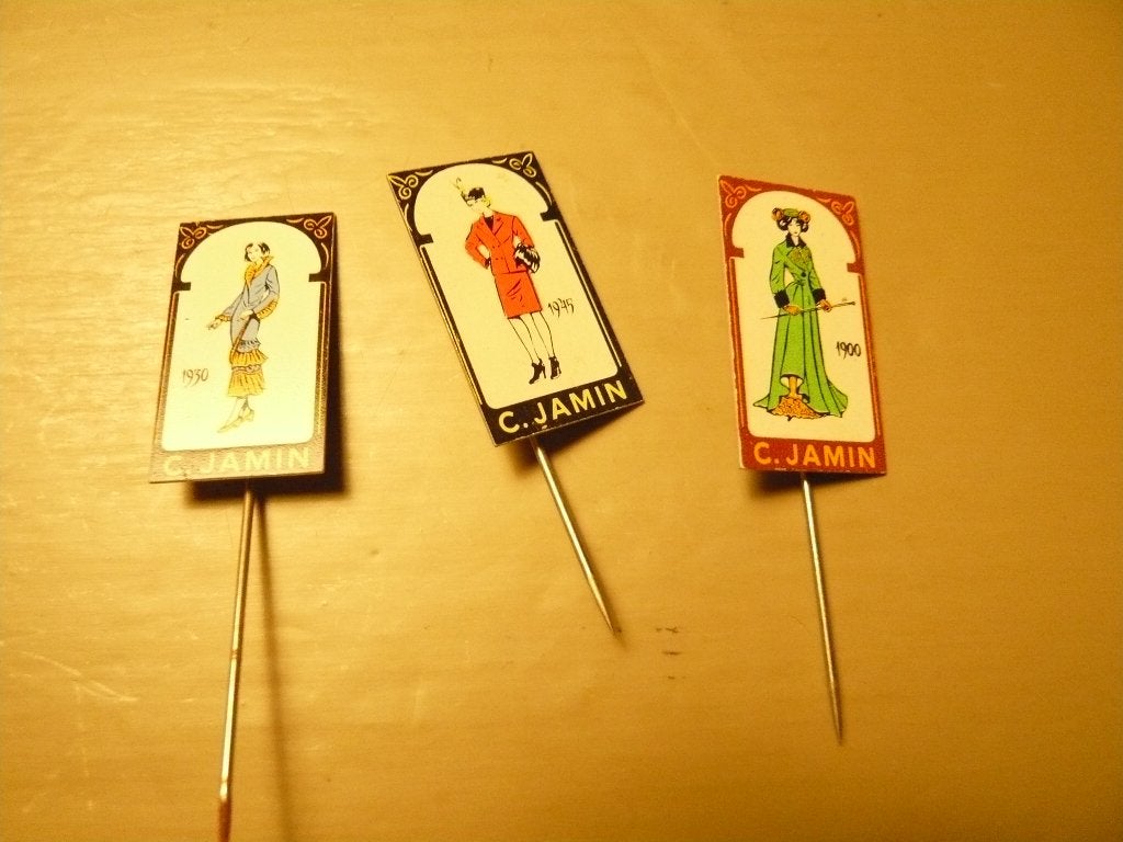 3 Speldjes van C. Jamin, uit de jaren '50 of '60, Ophalen of Verzenden, Gebruikt, Figuurtje, Speldje of Pin