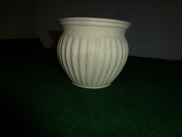1 mooie ronde creme bloempot 16 cm hoog 15 cm doorsnede, Diversen, Pasen, Ophalen of Verzenden, Zo goed als nieuw