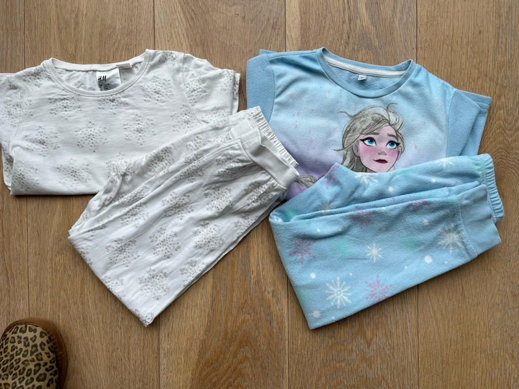 2 pyamas Frozen mt 122/128 heel netjes nog!, Kinderen en Baby's, Ophalen of Verzenden, Gebruikt, Meisje, Nacht- of Onderkleding