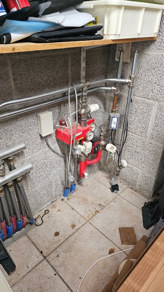 vloerverwarming installatie met Grundfos pomp, Ophalen, Gebruikt