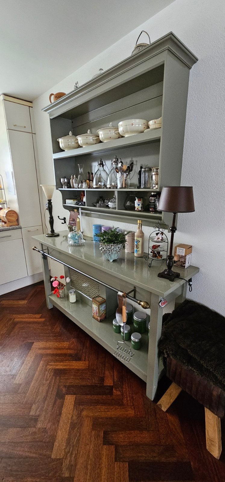 Landelijk dressoir met open schappen - Grijsgroen, Huis en Inrichting, Ophalen of Verzenden
