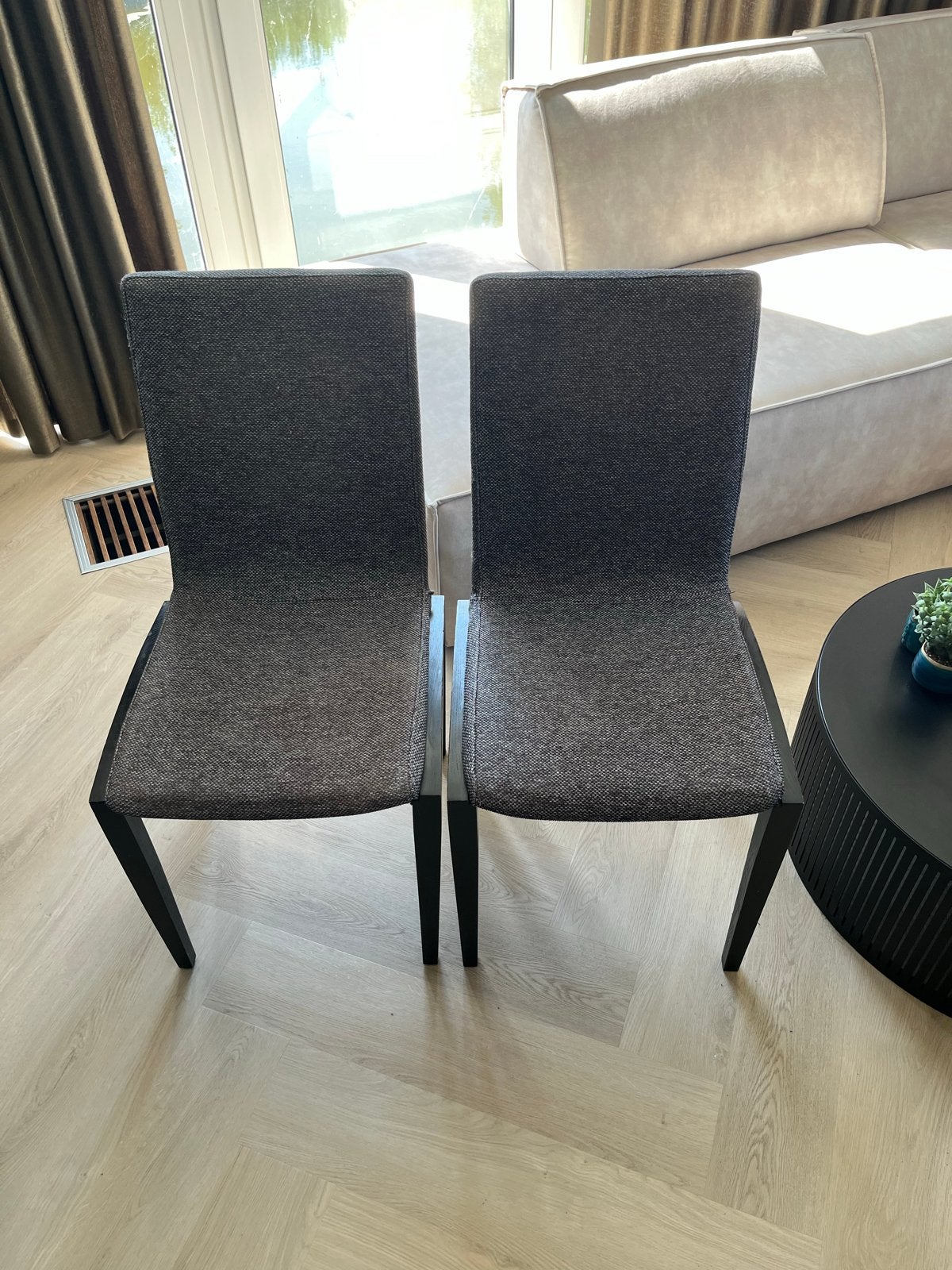 6x BoConcept eetkamerstoelen - Grijs stof, zwart hout, Ophalen, Gebruikt, Grijs, Vijf, Zes of meer stoelen
