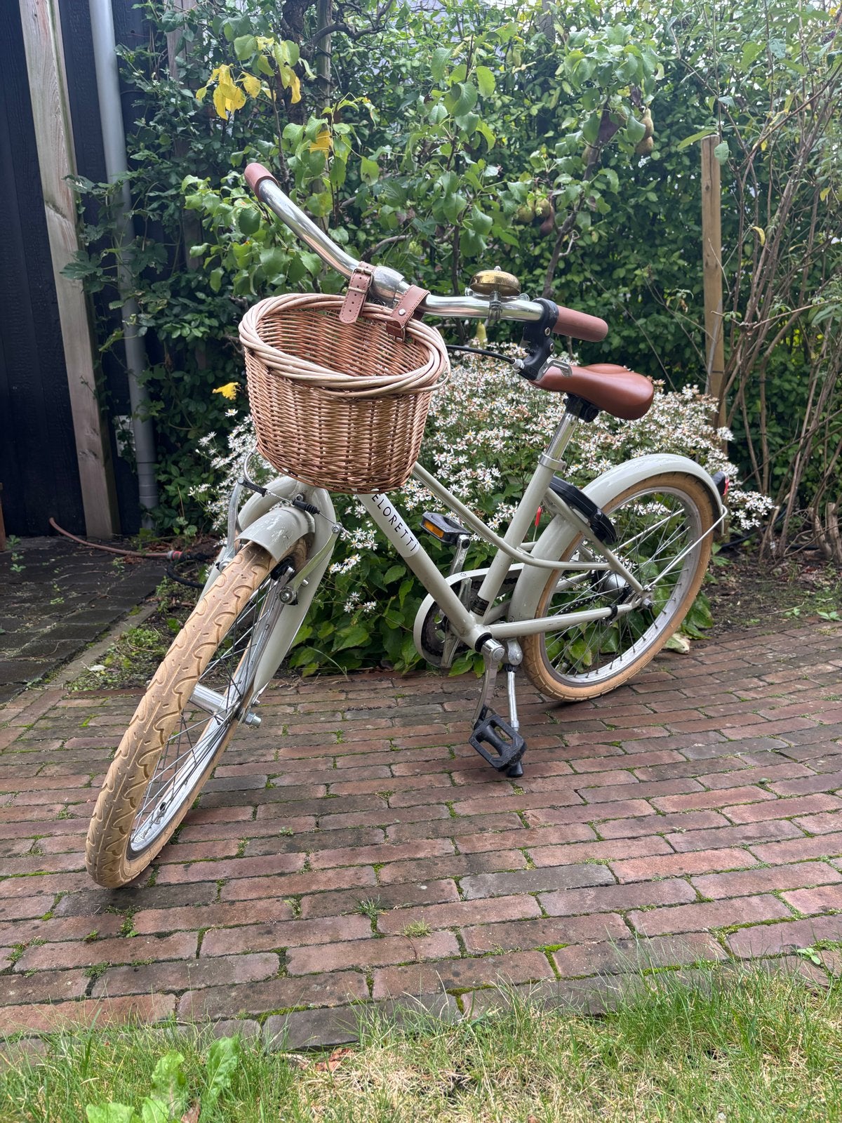 Veloretti Junior fiets met mandje, slot en bel, Ophalen, Gebruikt, Velgrem, 20 inch of meer