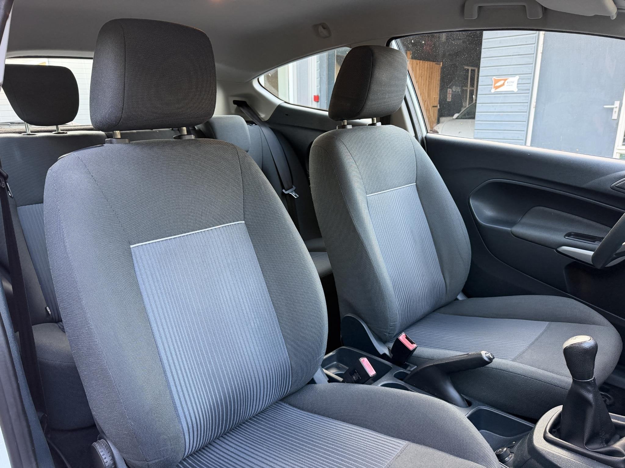 Foto 12 van Ford Fiesta 1.25 Champion | Airco | Elekt. Ramen | Radio / C