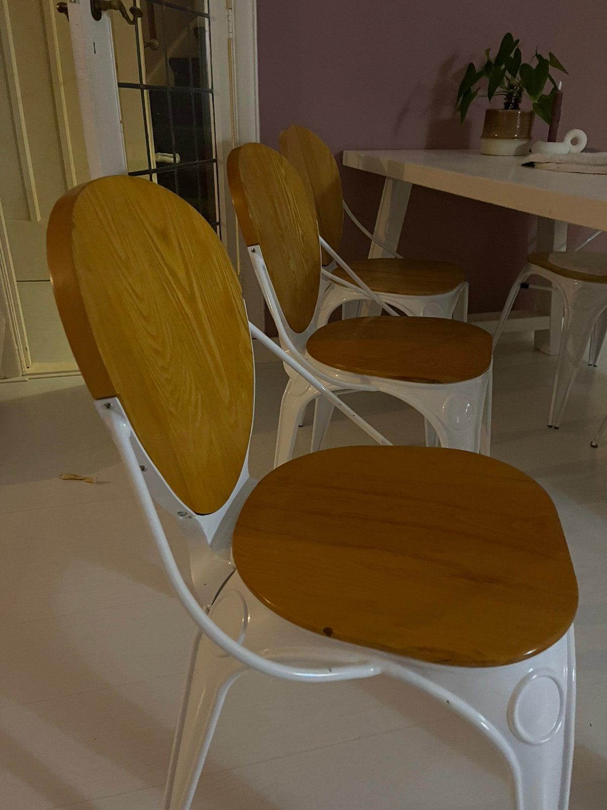 Zuiver eetkamerstoelen – wit met houten zitting, Huis en Inrichting, Ophalen of Verzenden, Zo goed als nieuw, Wit