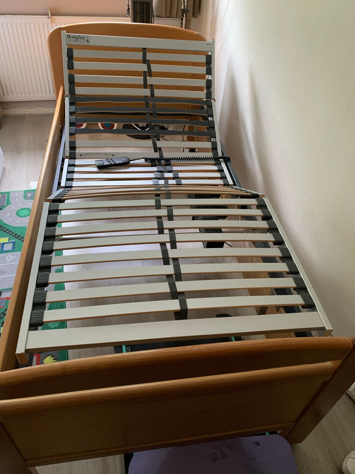 Seniorenbed 90x200 met electrisch verstelbarebodem, Huis en Inrichting, Slaapkamer | Bedden, Ophalen, 90 cm, 200 cm, Hout