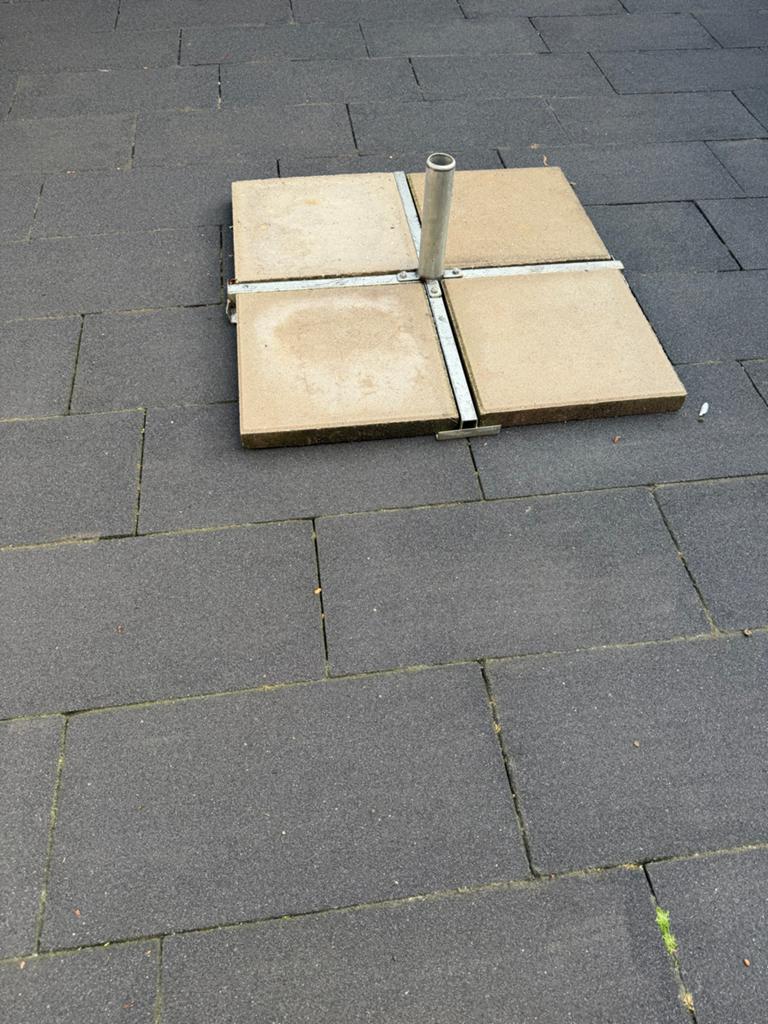 Parasolvoet met tegels, Tuin en Terras, Parasols, Ophalen, Gebruikt, 1 tot 2 meter, Parasolvoet