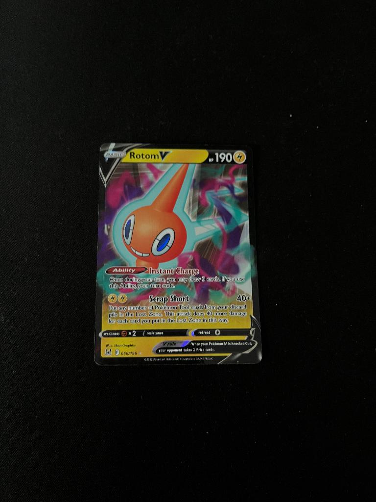 Pokemon kaart rotom V, Ophalen of Verzenden, Zo goed als nieuw