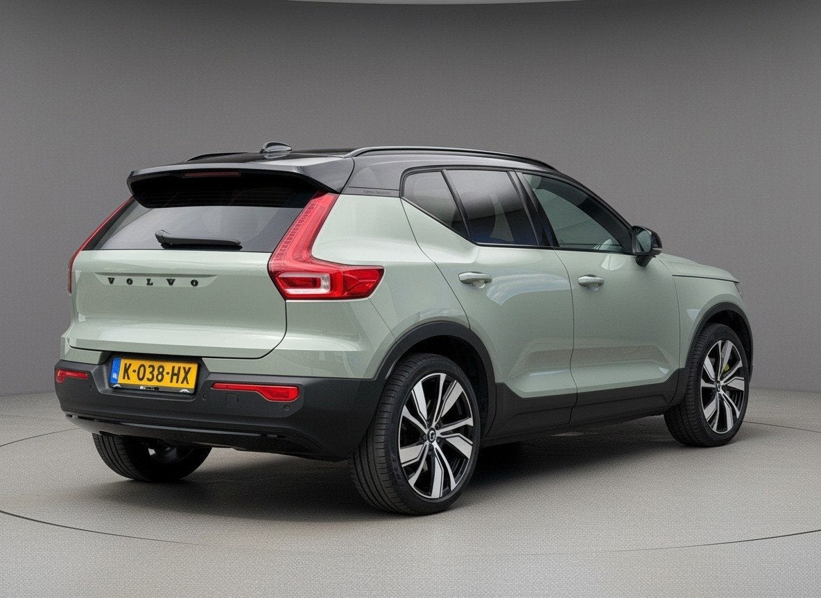 Volvo XC40 Recharge P8 AWD R-Design|Panorama-dak|H&K|360-cam, Auto's, 1300 min, Gebruikt, Zwart, Automatische klimaatregeling