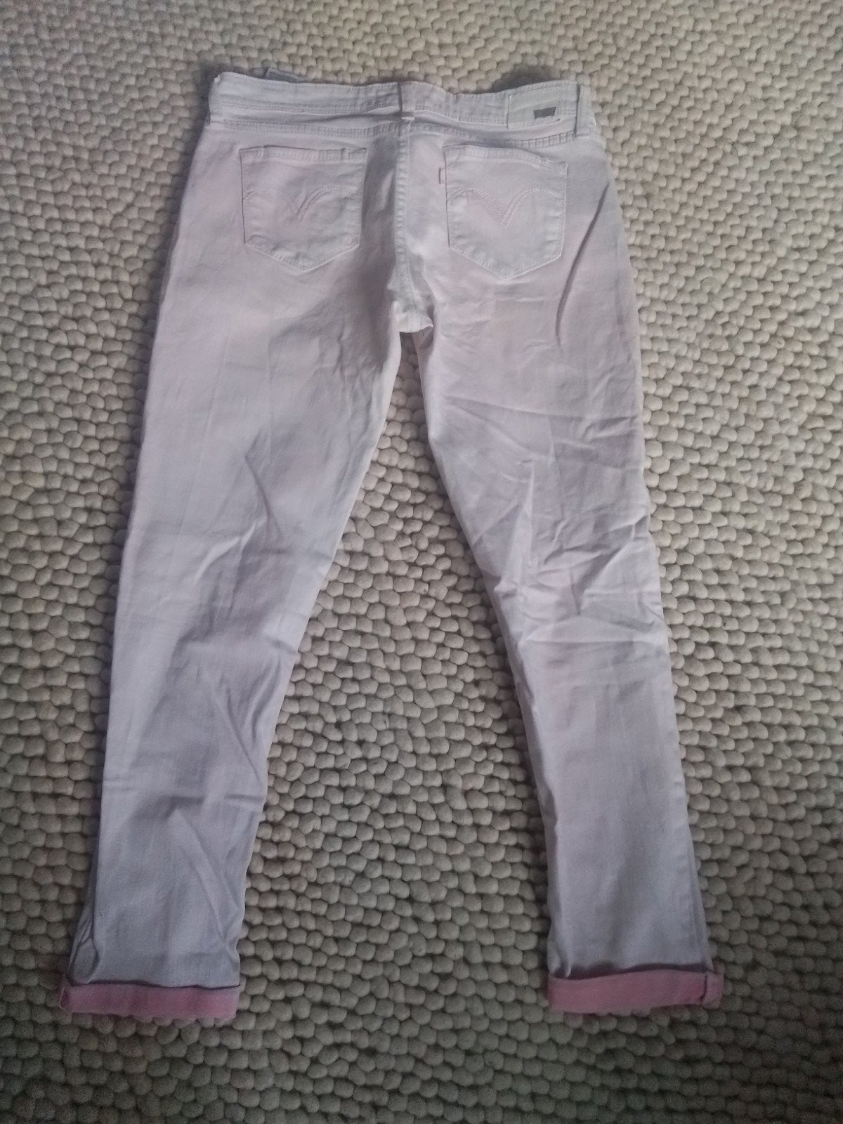 Mooie witte levis met roze binnenkant W31 demi curve, Kleding | Dames, Ophalen of Verzenden, Zo goed als nieuw, Wit, W30 - W32 (confectie 38/40)