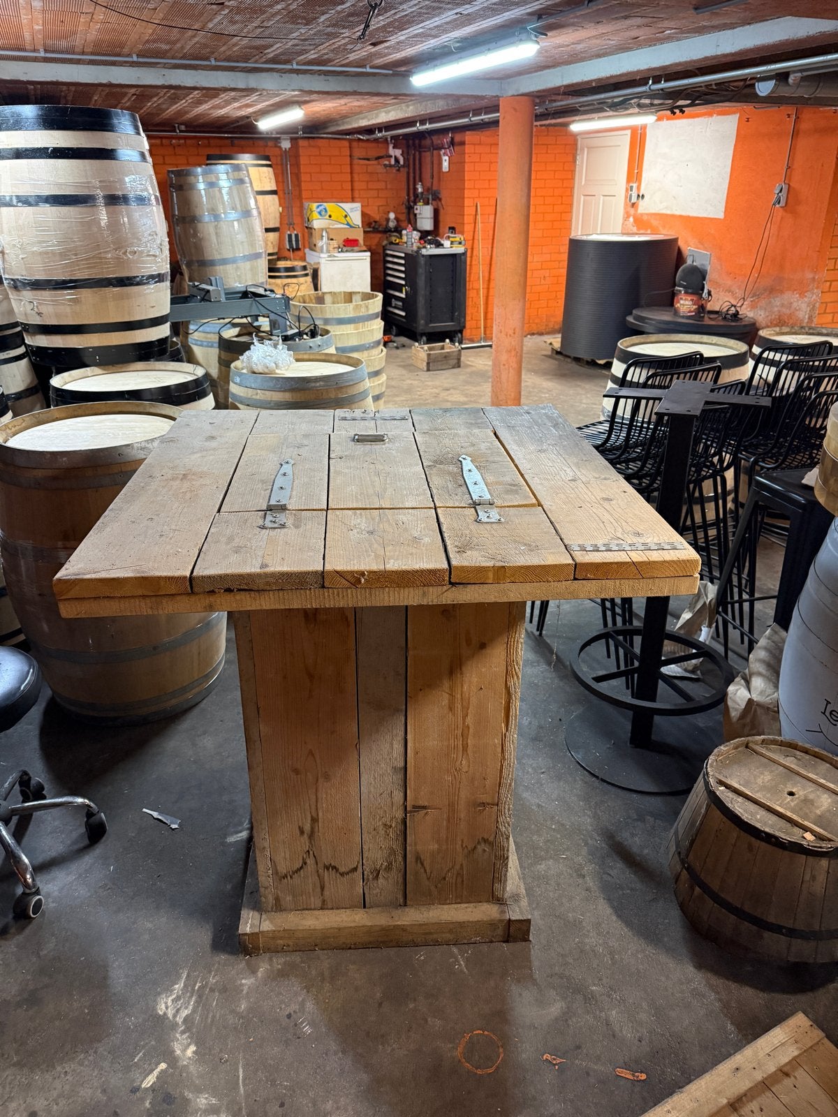 Robuuste houten tafel met opbergruimte, R, Gebruikt, R, R