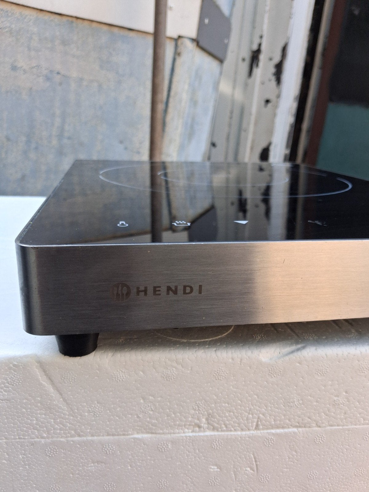 Hendi Inductiekookplaat 2000W Display Line  Zogoed als nieuw, Witgoed en Apparatuur, Fornuizen, Ophalen, 3 kookzones of minder